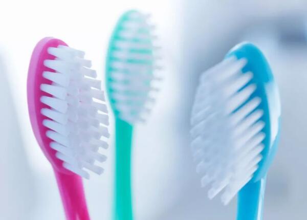 長(zhǎng)蛀牙用什么手動(dòng)牙刷比較好？有蛀牙人群必看！