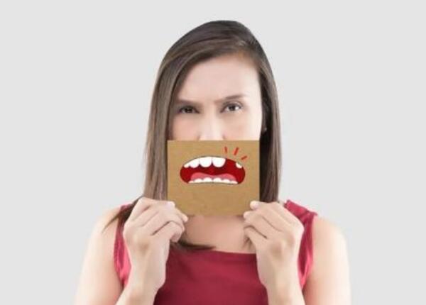 牙敏感用電動(dòng)還是手動(dòng)牙刷？牙齒敏感人群必看！