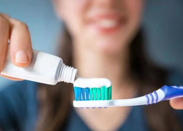 手動(dòng)牙刷刷不干凈牙齒會(huì)怎么樣？