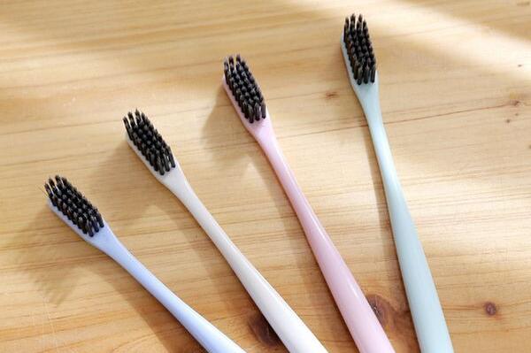 手動(dòng)牙刷要怎么挑選好壞？選擇手動(dòng)牙刷時(shí)要考慮的因素